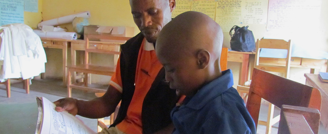 Reading together in a Rwandan classroom