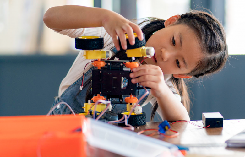 10 Ways to Prepare Today’s Students for Tomorrow’s Workforce A photo of a student engaged in STEM activity representing 10 Ways to Prepare Today’s Students for Tomorrow’s Workforce