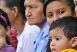  Central American families struggle to address the violence and poverty of their communities.