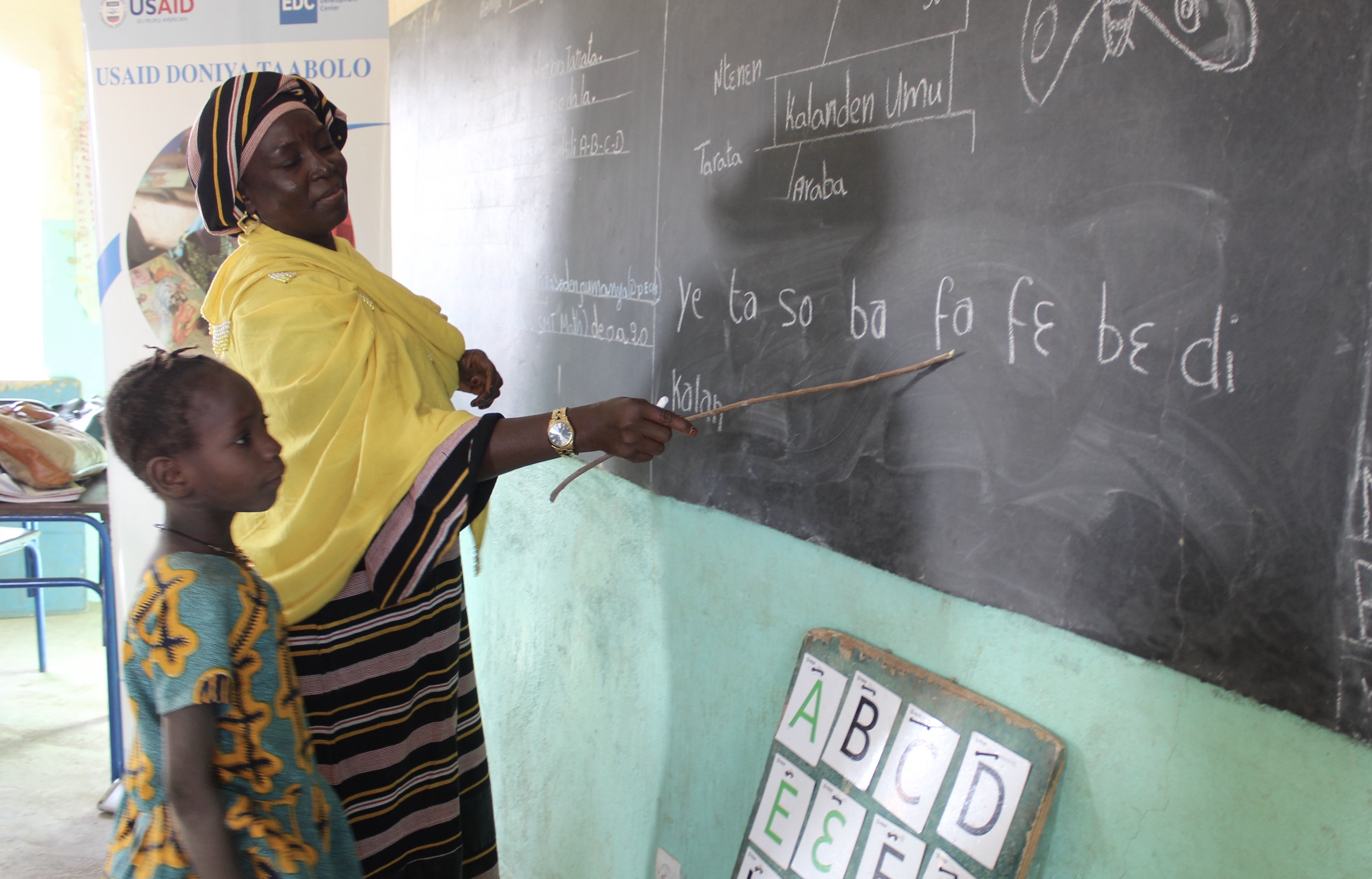 A classroom photo from USAID Mali Doniya Taabolo